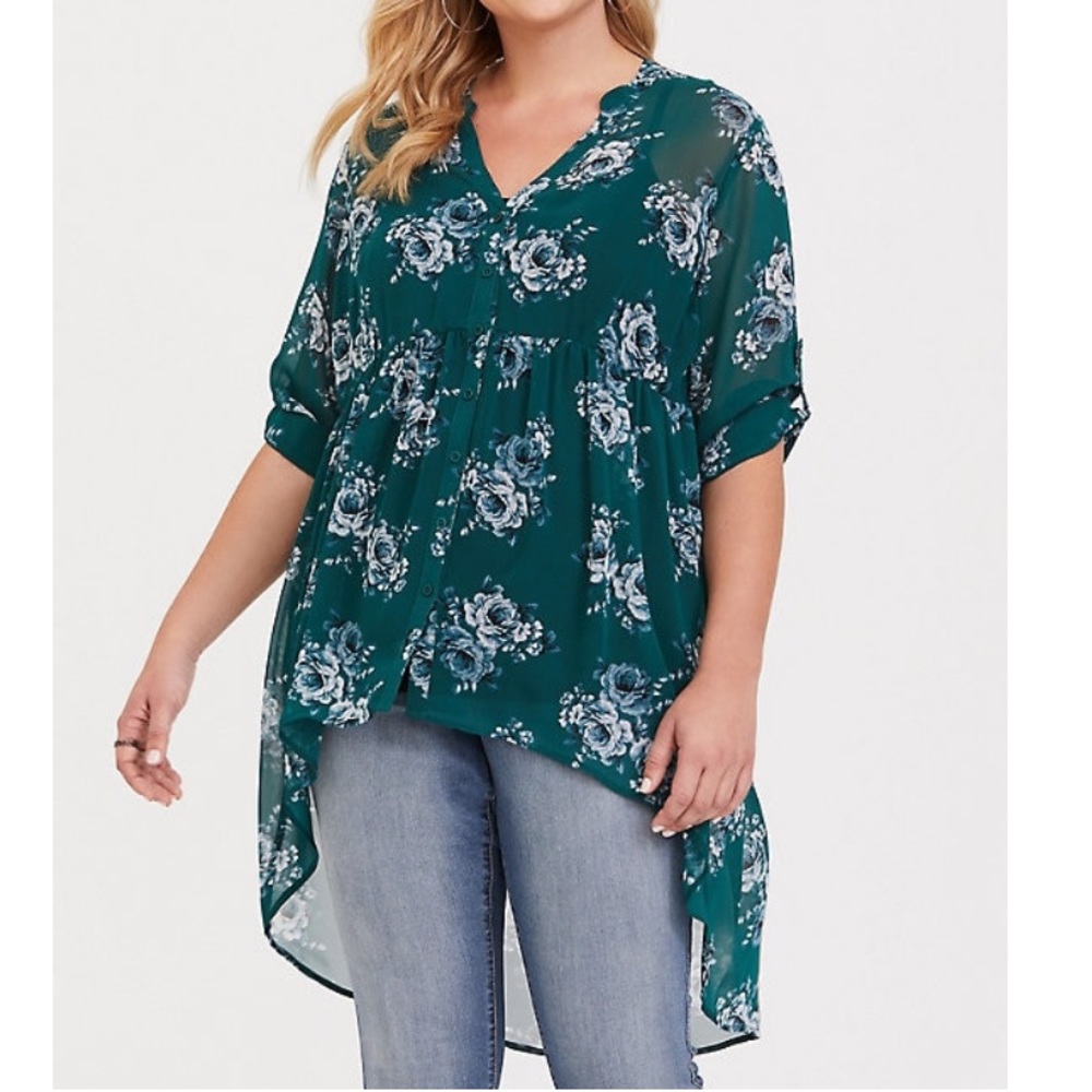 Not selling! Looking for this shirt in size 3!